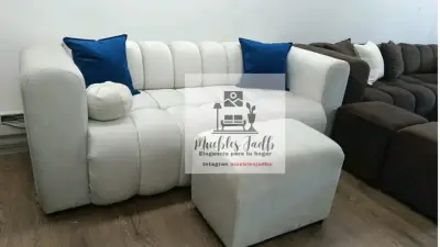 Sofá modular gris con cojines decorativos - miniatura 4