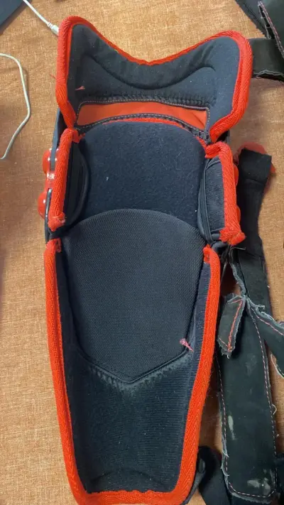 Rodilleras de protección para moto negras - miniatura 1