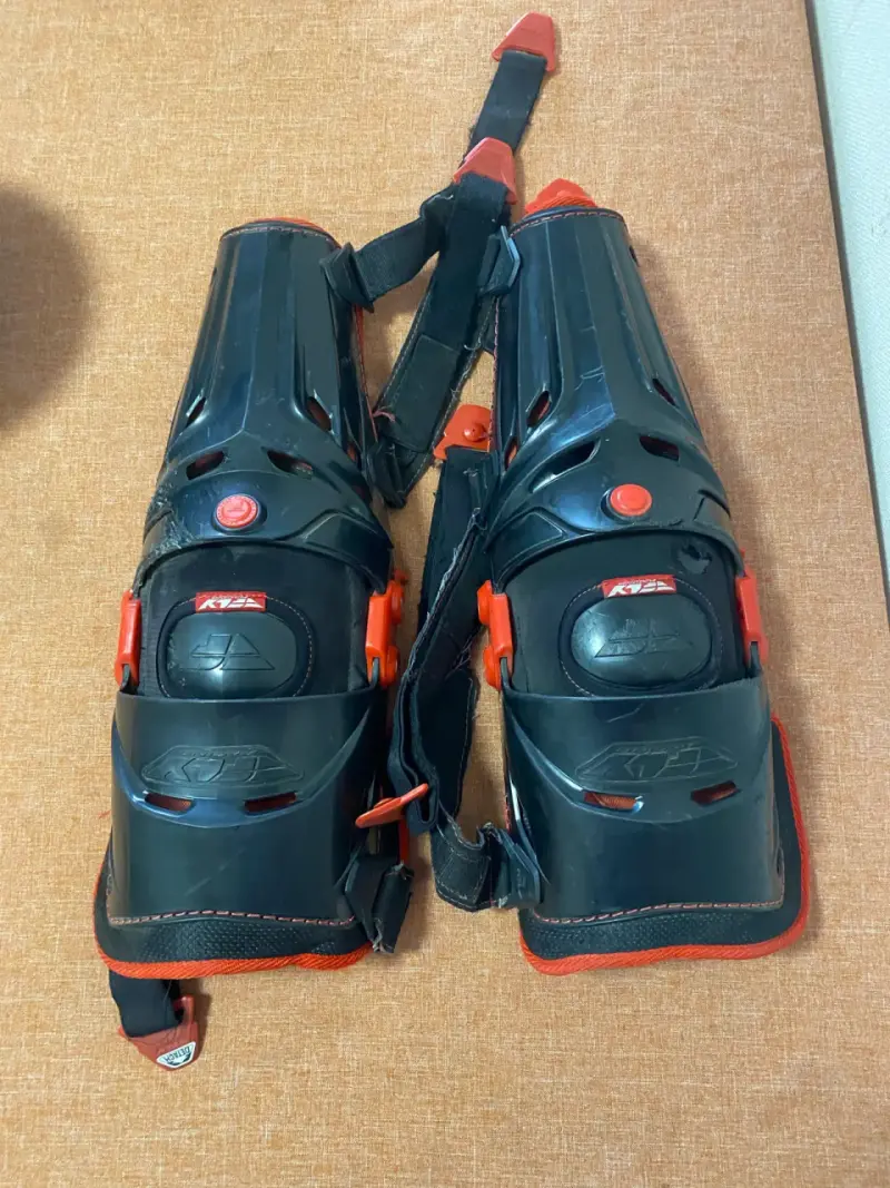 Rodilleras de protección para moto negras - 3