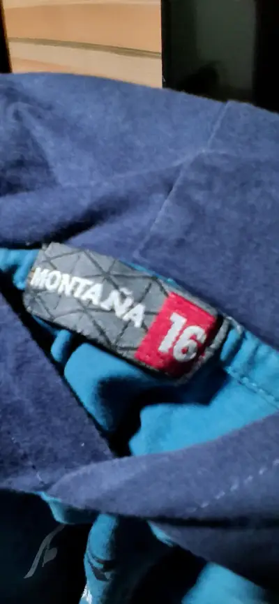 Polera con capucha azul para hombre marca Montaña - miniatura 3