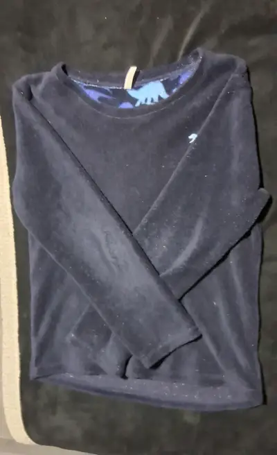 Pijama infantil azul con diseño de dinosaurios - miniatura 2