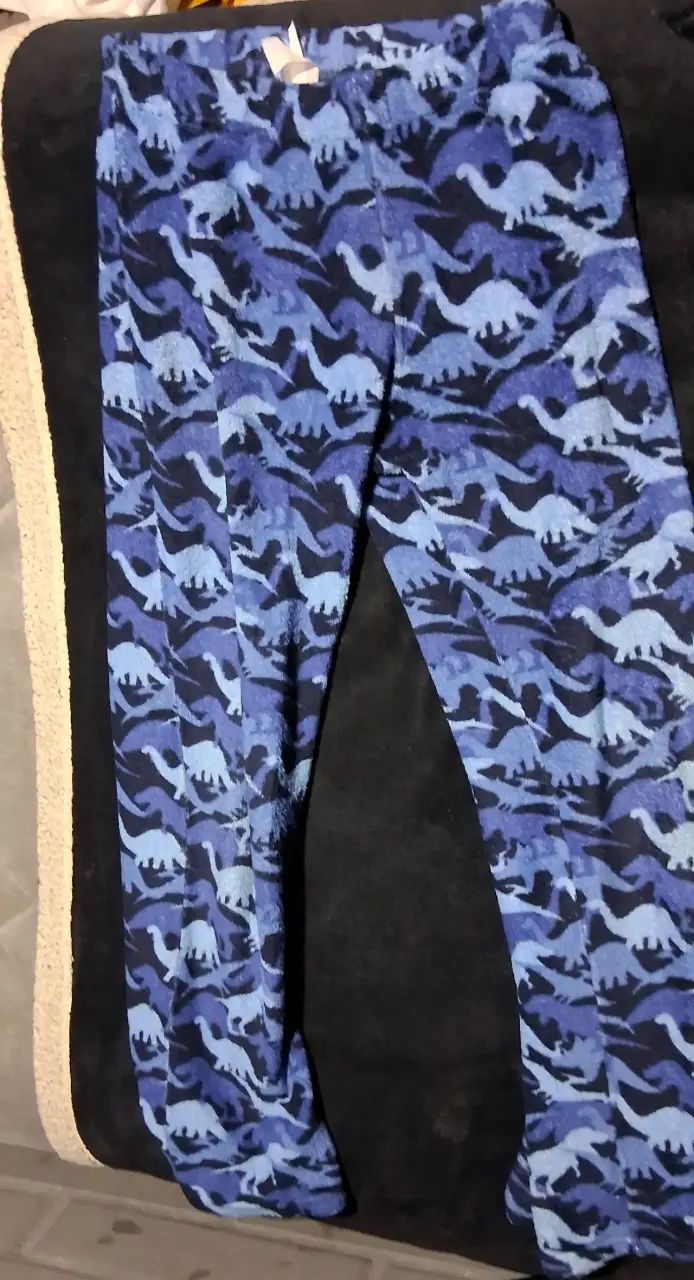 Pijama infantil azul con diseño de dinosaurios - 3