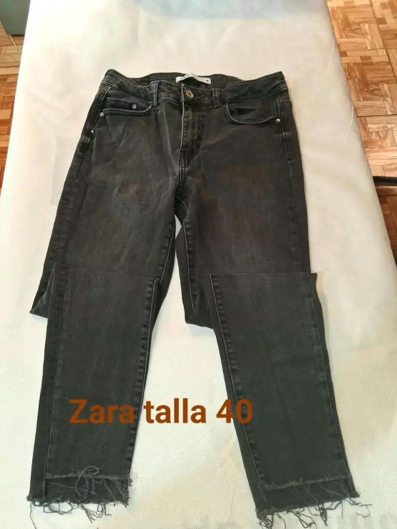 Lote de Jeans de Mujer Talla 40/42 en Buen Estado - 3