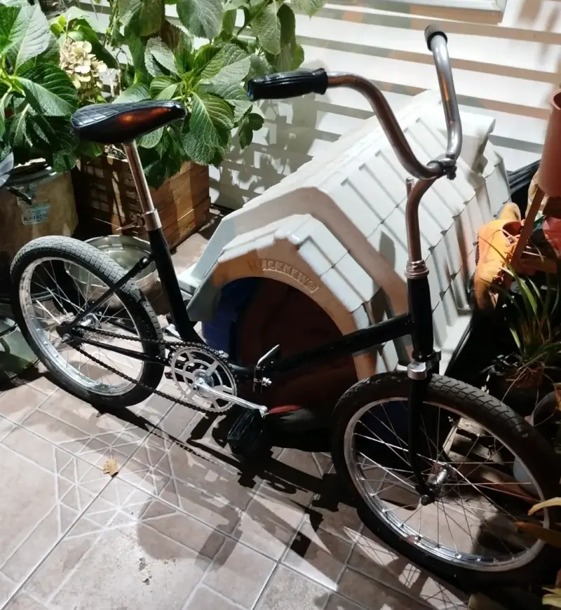 Bicicleta plegable urbana negra en buen estado - 2