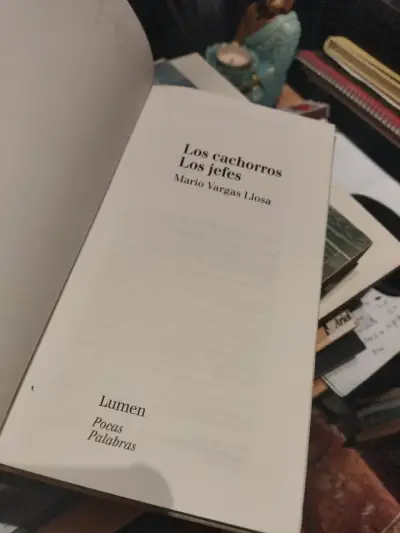 Libro 'Los cachorros / Los jefes' de Mario Vargas Llosa - miniatura 2