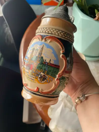 Jarras de cerveza alemanas con diseño tradicional - miniatura 4