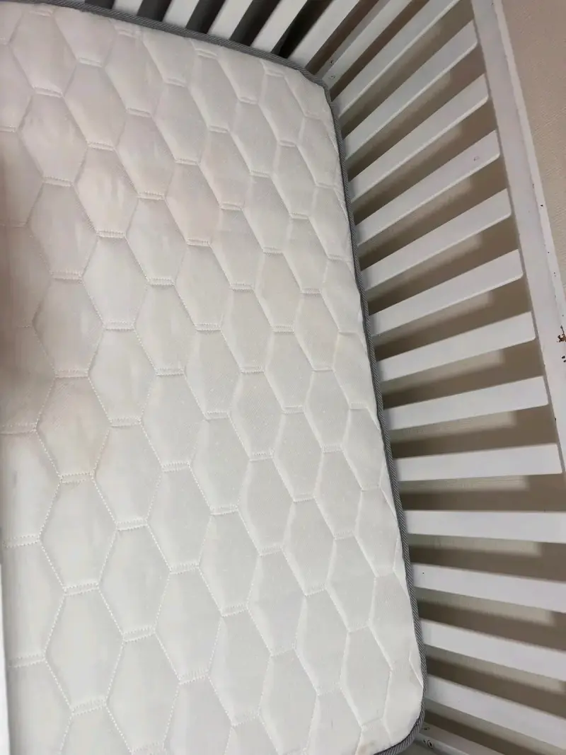 Cuna de madera blanca con colchón incluido - 3