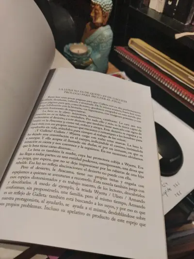 Libro 'Las Lunas de Atacama' de Andrea Amosson - miniatura 3