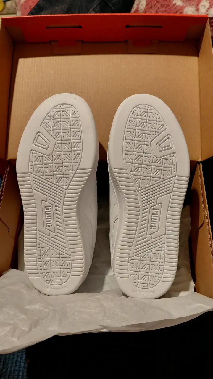 Zapatillas blancas puma y negras puma - 1