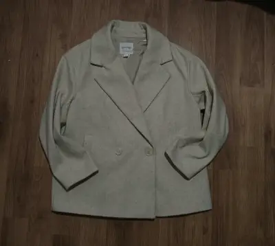 Abrigo gris claro para mujer estilo clásico - miniatura 2