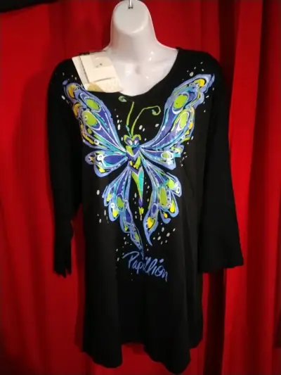 Polera negra con diseño de mariposa Papillon - miniatura 2