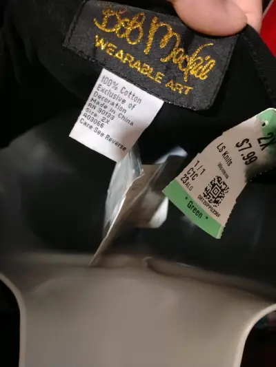 Polera negra con diseño de mariposa Papillon - miniatura 4
