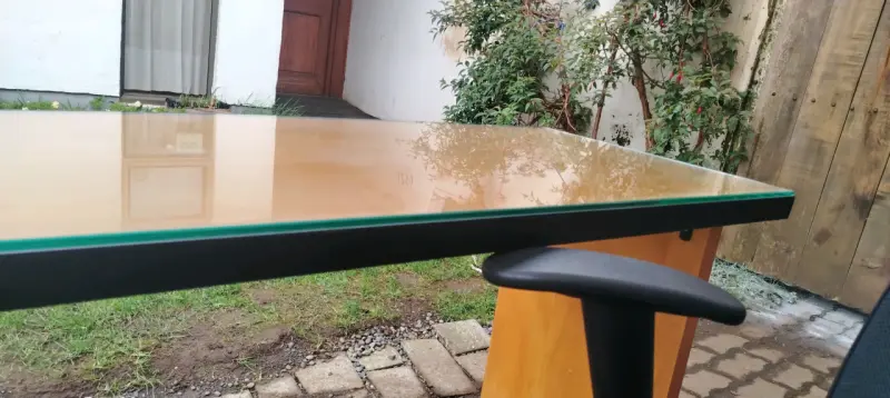 Escritorio de vidrio con silla de oficina - 2