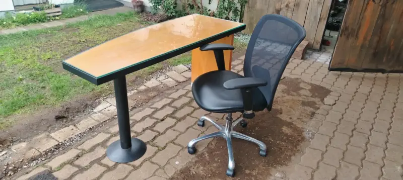 Escritorio de vidrio con silla de oficina - 3