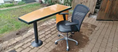 Escritorio de vidrio con silla de oficina - miniatura 3