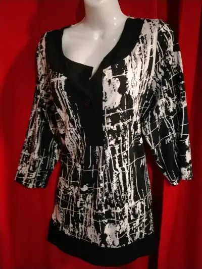 Blusa estampada en blanco y negro talla 1X - miniatura 5
