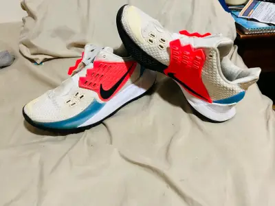 Zapatillas deportivas Nike Kyrie Flytrap IV blancas y rojas - miniatura 2