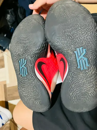 Zapatillas deportivas Nike Kyrie Flytrap IV blancas y rojas - miniatura 3