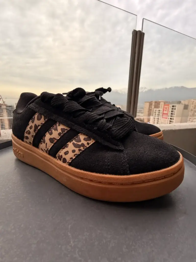 Zapatillas negras con estampado animal print - 4