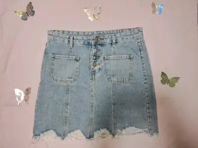 Falda de mezclilla con botones y bolsillos - miniatura 4
