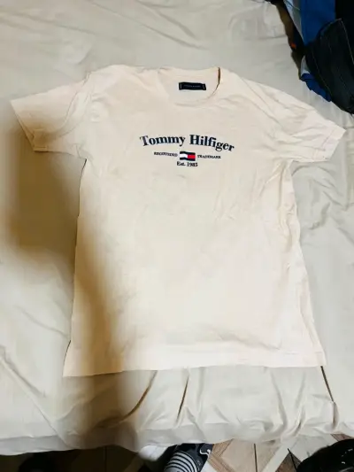 Polera Tommy Hilfiger blanca con logo - miniatura 2