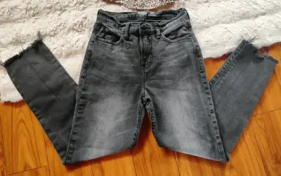 Jeans negros desgastados Old Navy para mujer - miniatura 1