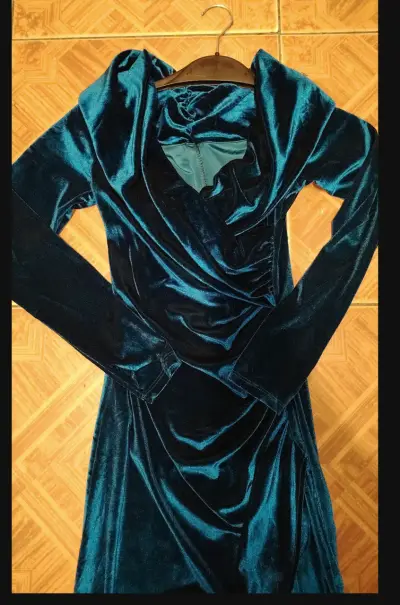 Vestido largo de terciopelo azul elegante - miniatura 1