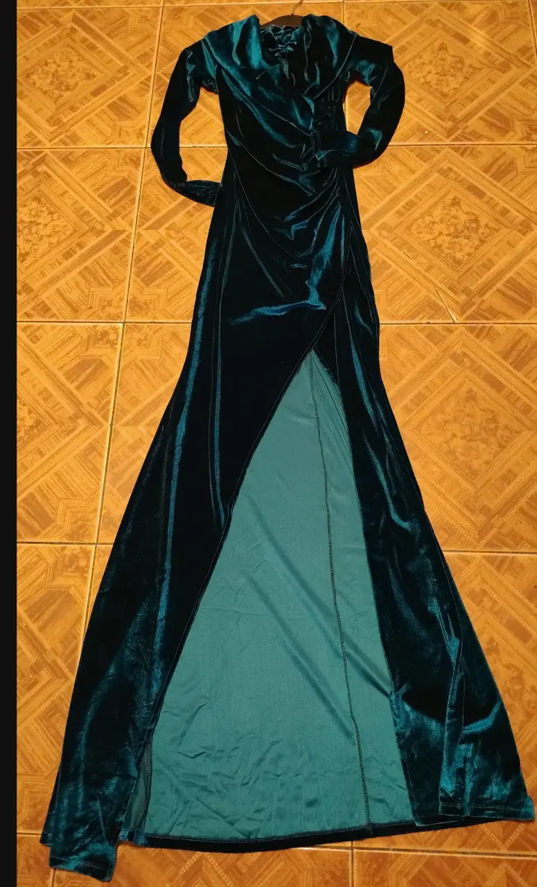 Vestido largo de terciopelo azul elegante - 2