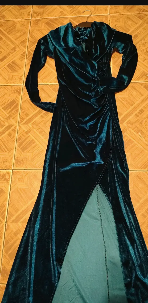 Vestido largo de terciopelo azul elegante - 5