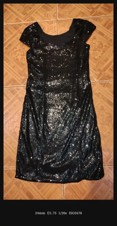 Vestido de lentejuelas negro elegante - miniatura 2