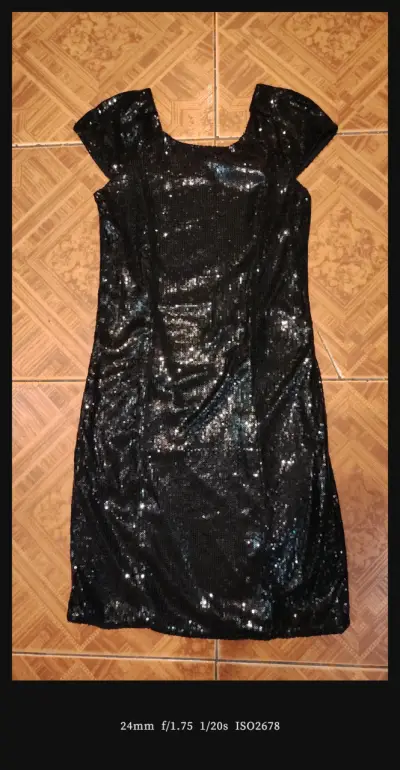 Vestido de lentejuelas negro elegante - miniatura 4
