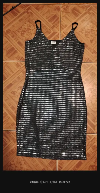 Vestido corto de lentejuelas negro elegante - miniatura 6