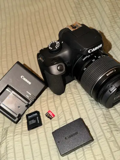 Cámara Canon EOS Rebel T100 con accesorios - miniatura 1