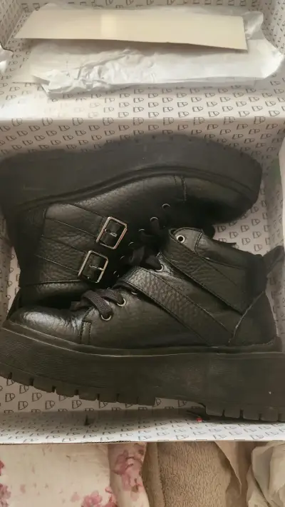 Botines de cuero negro con hebillas - miniatura 1