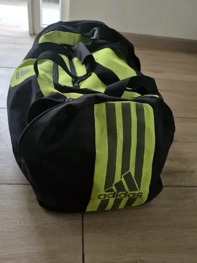 Bolso deportivo Adidas negro y verde - miniatura 6
