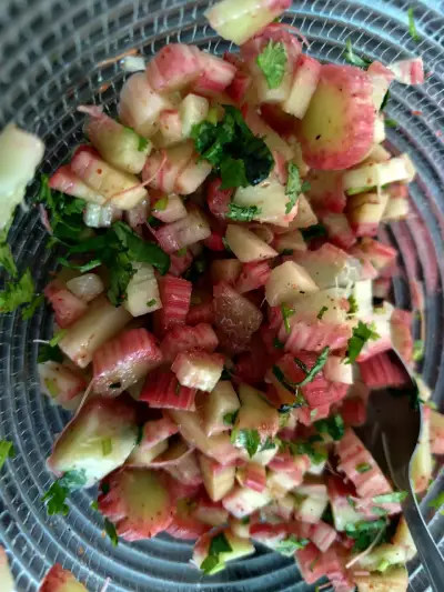 Rábano fresco picado para ensaladas - miniatura 1