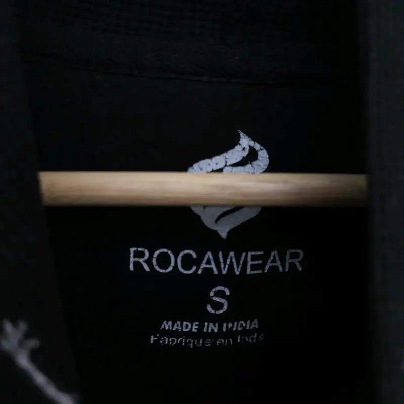 Polera con capucha Rocawear - 2