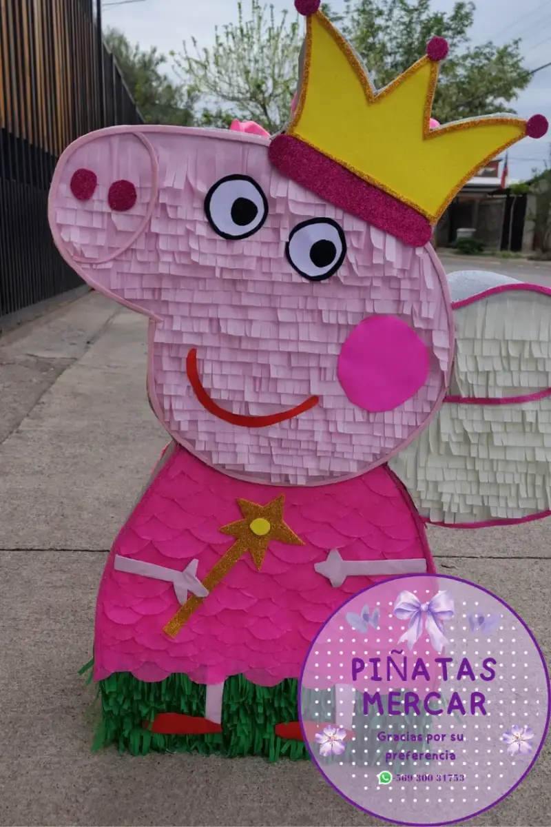 Piñata de personaje animado con diseño colorido - 4