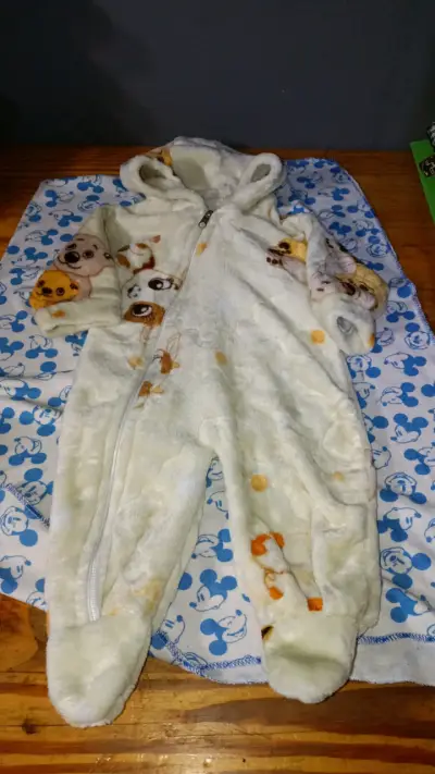 Lote de ropa de bebé variada y colorida - miniatura 2