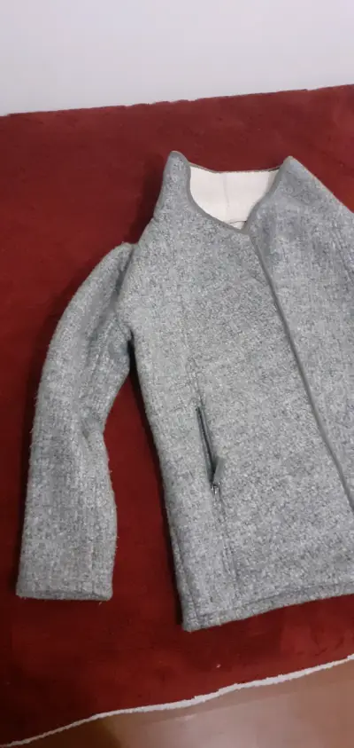 Abrigo gris con forro de lana para mujer - miniatura 3