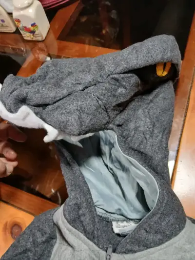 Disfraz de dinosaurio gris  talla 8 a 10 años. - miniatura 3