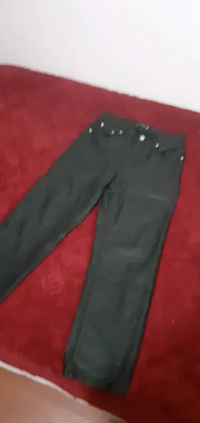 Pantalones negros de mezclilla talla 40 - miniatura 1