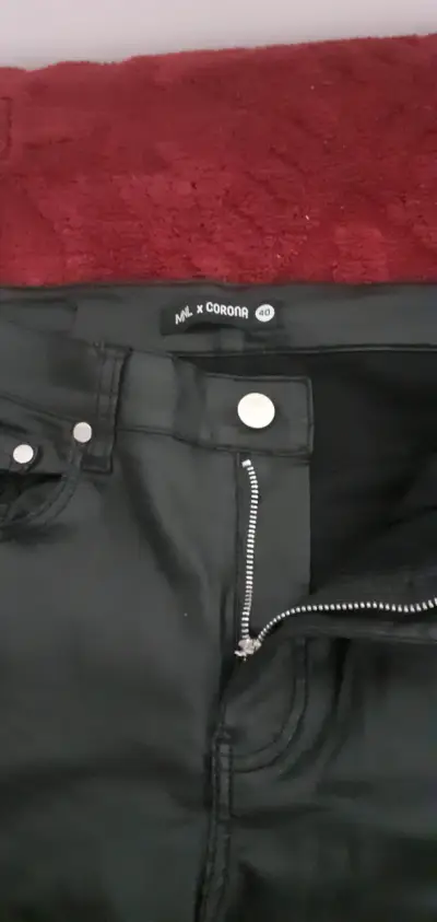Pantalones negros de mezclilla talla 40 - miniatura 4
