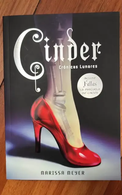 Cinder Crónicas Lunares de Marissa Meyer - miniatura 1