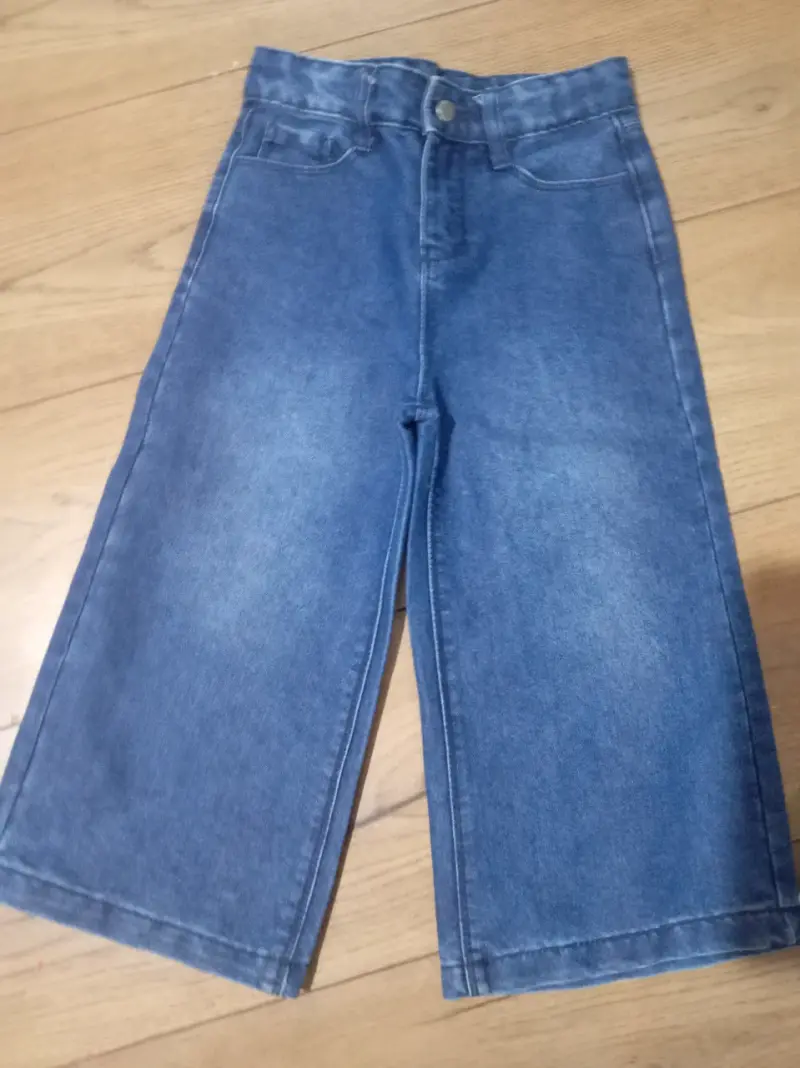 Conjunto de jeans y chaleco para niña