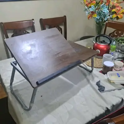 Mesa plegable ajustable para laptop de madera - miniatura 2