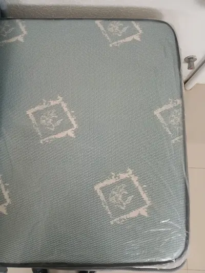 Cama individual de madera con colchón nuevo sin us - miniatura 2