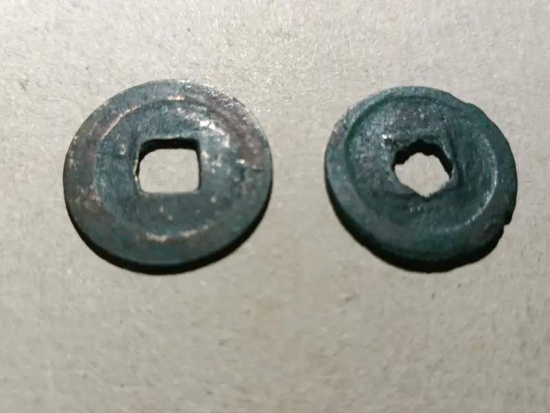 Monedas antiguas de bronce siglo 11 - 2