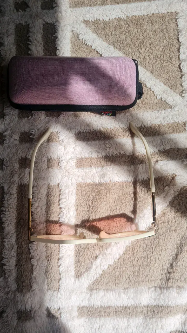 Gafas de sol rosadas con estuche - 2