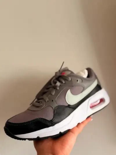 Zapatillas deportivas Nike Air Max gris y negro - miniatura 1